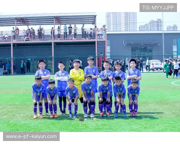 俱乐部青训教练走进乡村推广青少年足球运动，青少年足球训练营简介